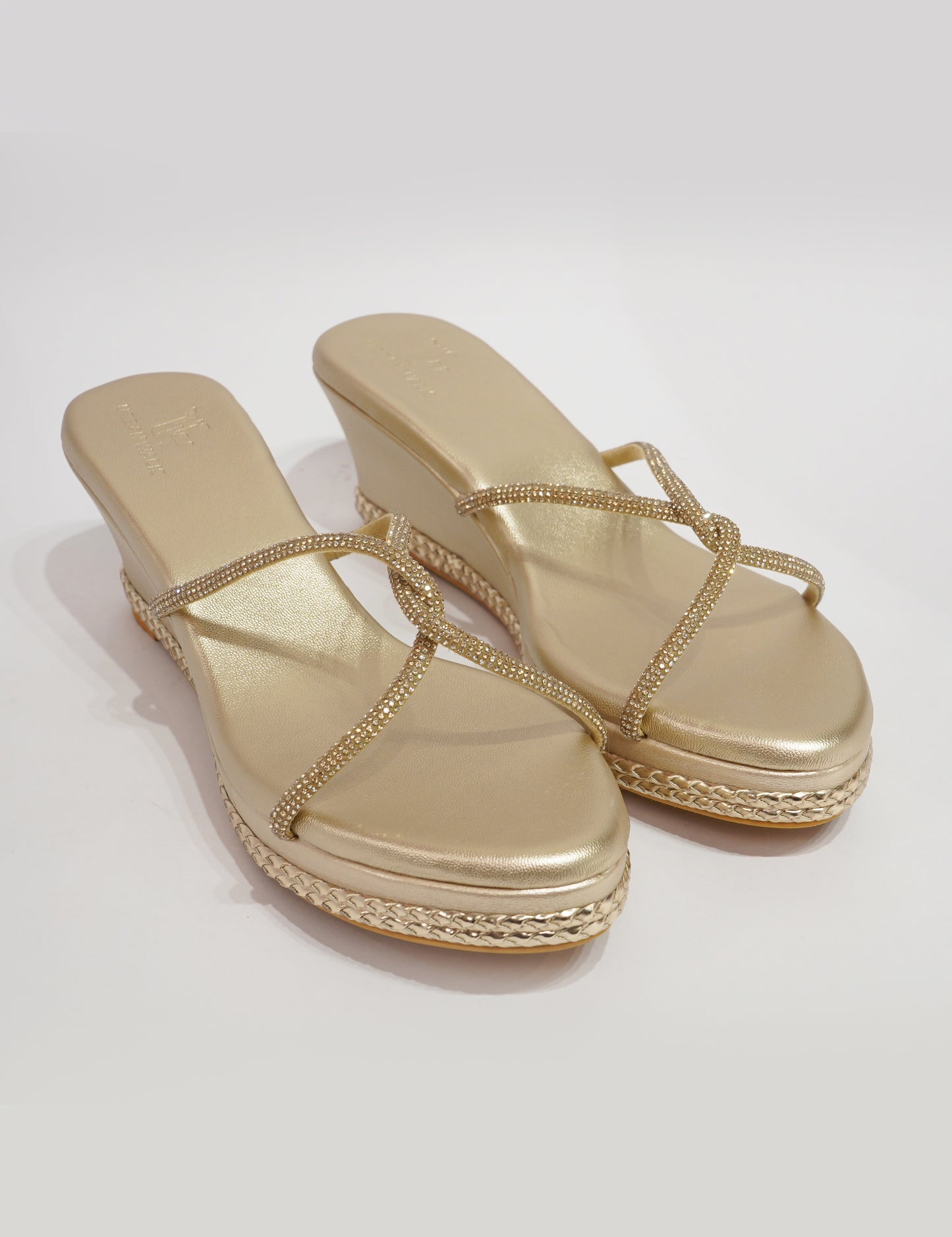 Crystal Knot Platforms