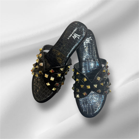 Spike Flat