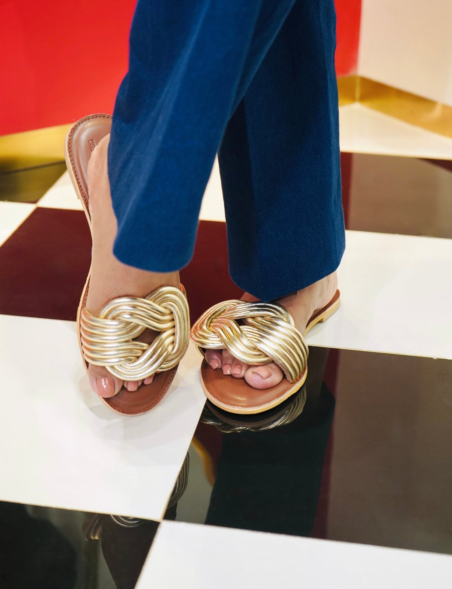 Aurora Twist Flats