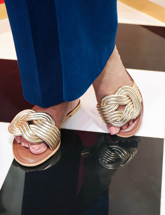 Aurora Twist Flats